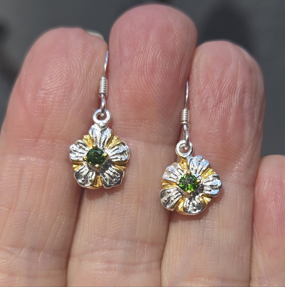 Chrome Diopside Sterling & Gold Daisy Earrings - Picture 4 of 10
